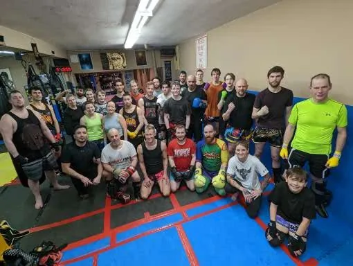 A busy kickboxing class